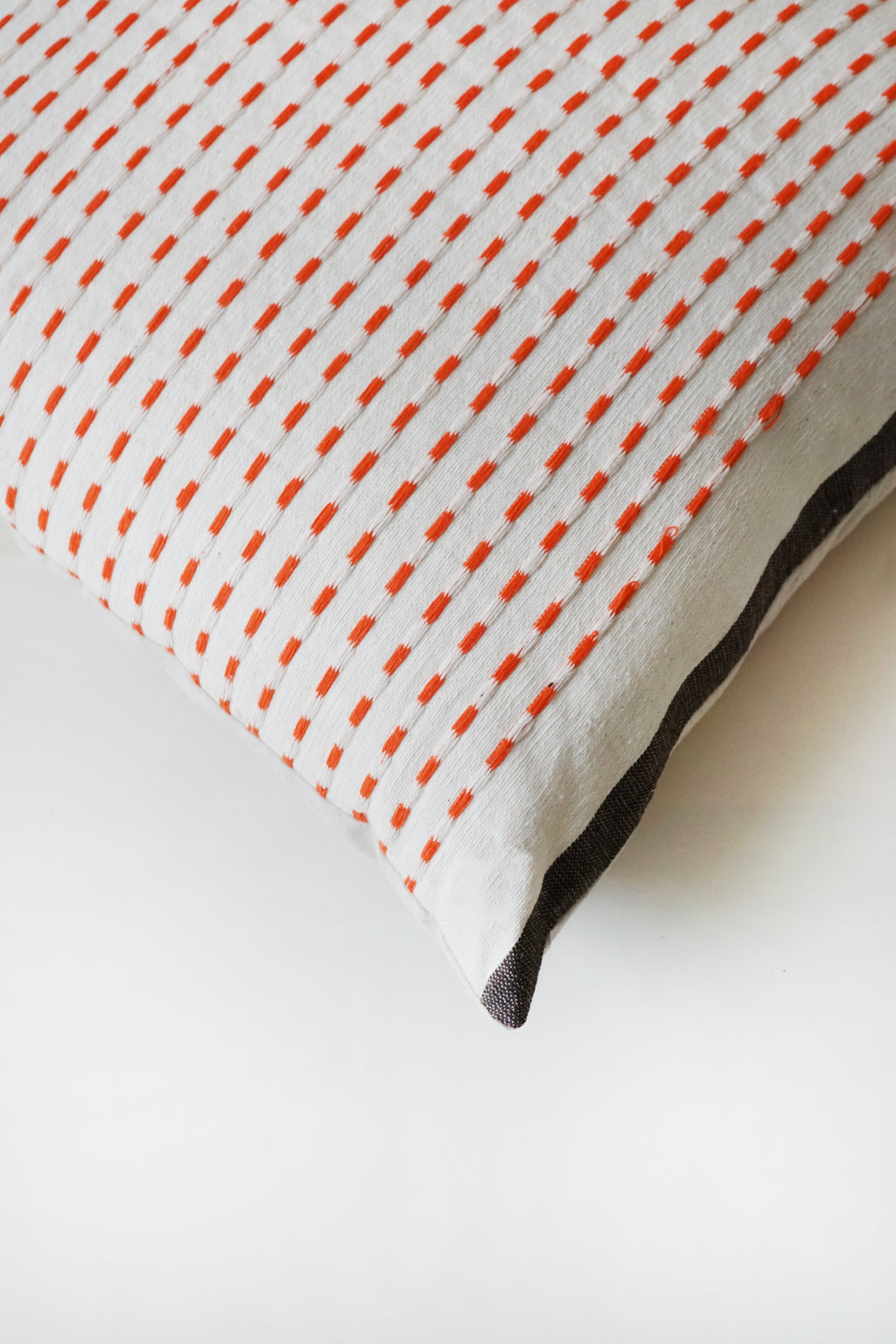 Cojín Puntos NARANJA / CAFE